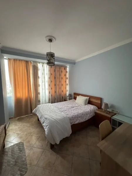 Tirane, jepet me qera apartament 2+1+Aneks+Ballkon Kati 4, 130 m² 700 € (21 dhjetori prane supermarket joena)