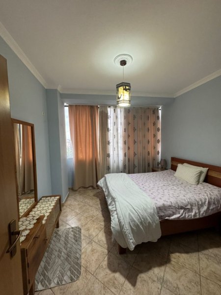 Tirane, jepet me qera apartament 2+1+Aneks+Ballkon Kati 4, 130 m² 700 € (21 dhjetori prane supermarket joena)