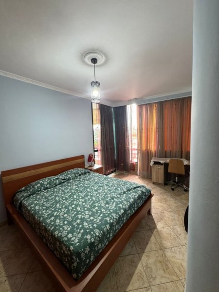Tirane, jepet me qera apartament 2+1+Aneks+Ballkon Kati 4, 130 m² 700 € (21 dhjetori prane supermarket joena)