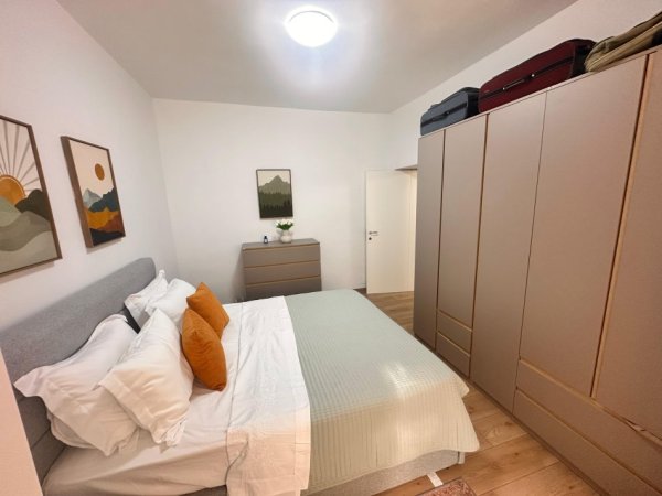 Tirane, jepet me qera apartament 2+1 Kati 2, 95 m² 950 € (Pranë Kafe Flora)