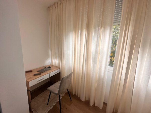 Tirane, jepet me qera apartament 2+1 Kati 2, 95 m² 950 € (Pranë Kafe Flora)
