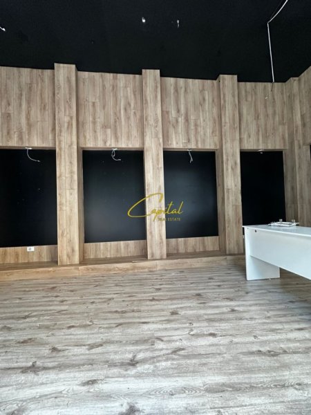 Tirane, jepet me qera dyqan Kati 0, 28 m² 300 € (YZBERISHT)