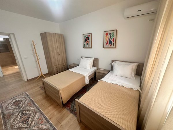 Tirane, jepet me qera apartament 2+1 Kati 2, 95 m² 950 € (Pranë Kafe Flora)