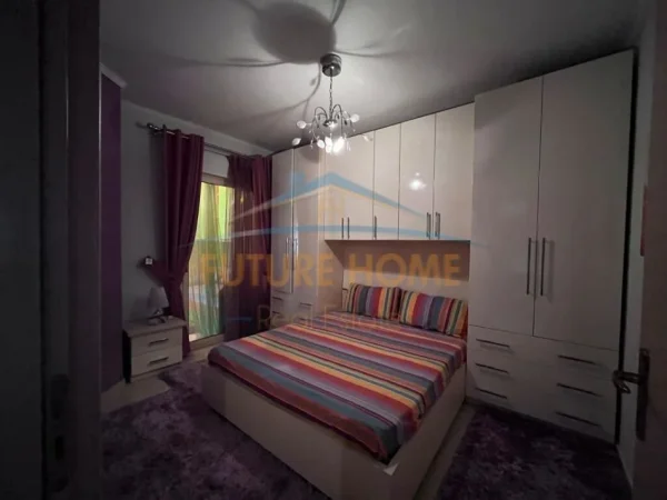 Tirane, jepet me qera apartament 2+1 Kati 4, 90 m² 700 € (Rruga e Barrikades)