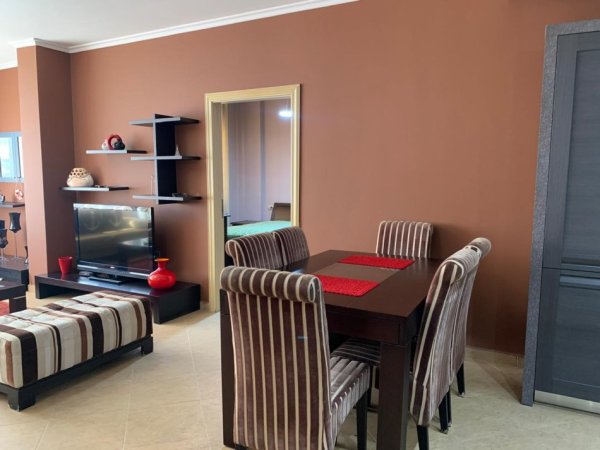 Tirane, jepet me qera apartament 2+1+Ballkon Kati 4, 100 m² 800 € (Zogu i Zi)