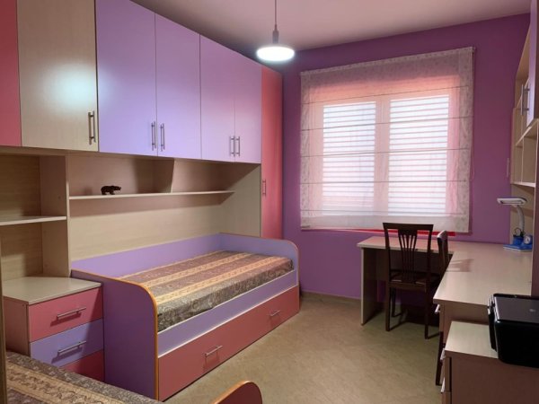 Tirane, jepet me qera apartament 2+1+Ballkon Kati 4, 100 m² 800 € (Zogu i Zi)