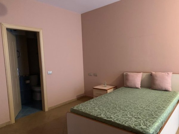 Tirane, jepet me qera apartament 2+1+Ballkon Kati 4, 100 m² 800 € (Zogu i Zi)
