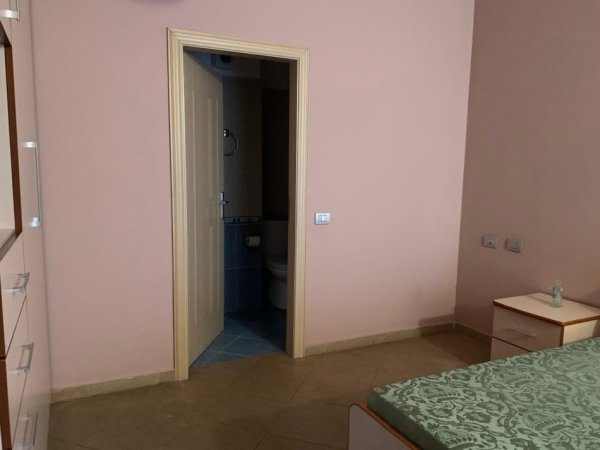 Tirane, jepet me qera apartament 2+1+Ballkon Kati 4, 100 m² 800 € (Zogu i Zi)
