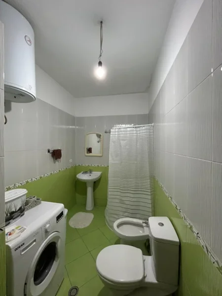 Tirane, jepet me qera apartament 2+1+Ballkon Kati 7, 115 m² 550 € (Spiro floqi)