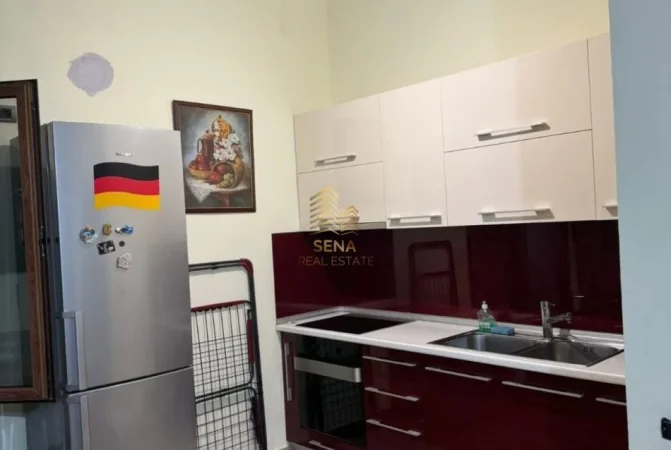 Tirane, jepet me qera shtepi 1+1+Ballkon Kati 1, 65 m² 400 € (Shkoze)