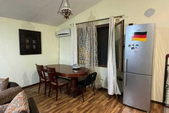Tirane, jepet me qera shtepi 1+1+Ballkon Kati 1, 65 m² 400 € (Shkoze)