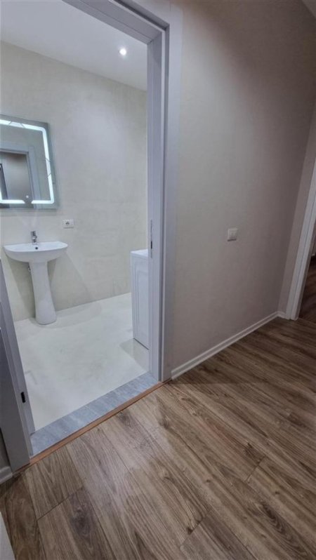 Tirane, jepet me qera apartament 1+1 Kati 7, 60 m² 530 € (Don Bosko shkolla Qazim Turdiu)
