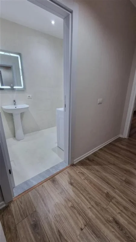 Tirane, jepet me qera apartament 1+1 Kati 7, 60 m² 530 € (Don Bosko shkolla Qazim Turdiu)