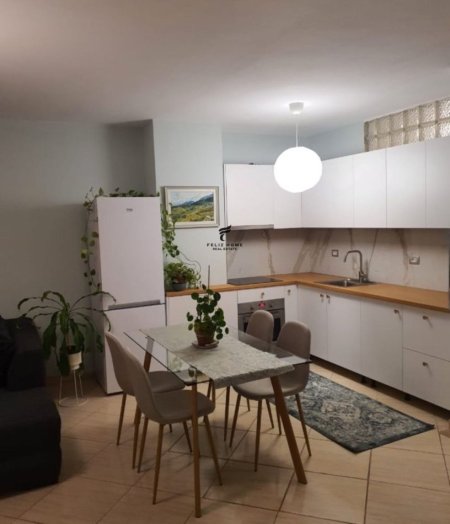 Tirane, jepet me qera apartament 2+1 Kati 6, 91 m² 600 € (ALI DEMI)