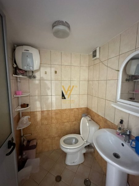 Tirane, jepet me qera zyre Kati 0, 21 m² 400 € (RRUGA E KAVAJES)
