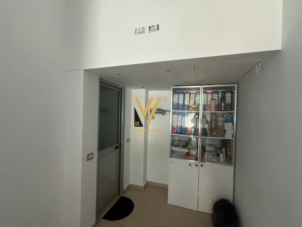 Tirane, jepet me qera zyre Kati 0, 21 m² 400 € (RRUGA E KAVAJES)