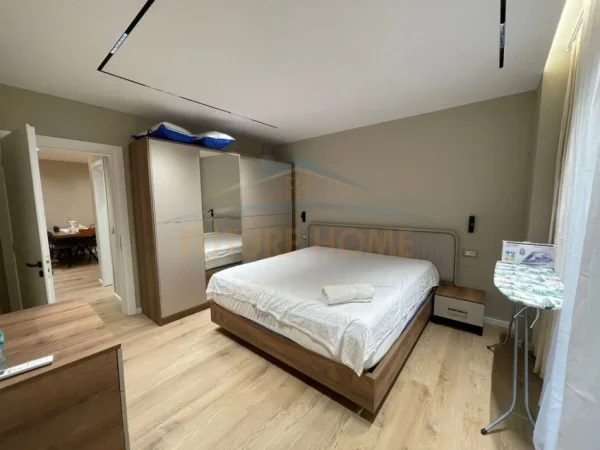 Tirane, jepet me qera apartament 2+1 Kati 2, 110 m² 700 € (Bulevardi Migjeni)