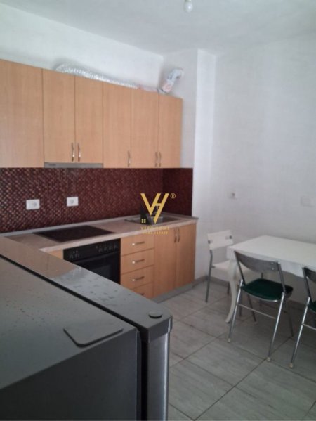 Tirane, jepet me qera apartament 2+1+Ballkon Kati 2, 120 m² 450 € (SHKOLLA E BASHKUAR)