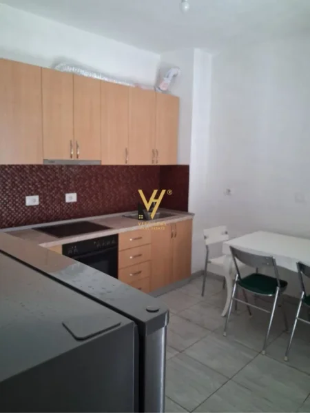 Tirane, jepet me qera apartament 2+1+Ballkon Kati 2, 120 m² 450 € (SHKOLLA E BASHKUAR)