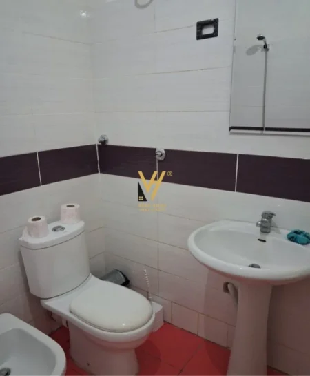 Tirane, jepet me qera apartament 2+1+Ballkon Kati 2, 120 m² 450 € (SHKOLLA E BASHKUAR)