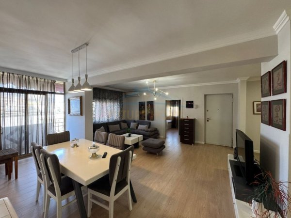 Tirane, jepet me qera apartament 3+1+Aneks+Ballkon Kati 6, 125 m² 1.100 € (RRUGA SULEJMAN PASHA)