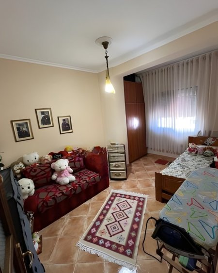 Tirane, jepet me qera apartament 1+1 Kati 2, 65 m² 600 € (rruga bardhyl)