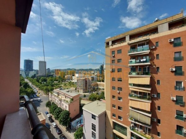 Tirane, jepet me qera apartament 2+1 Kati 9, 100 m² 700 € (Rruga e Barrikadave)