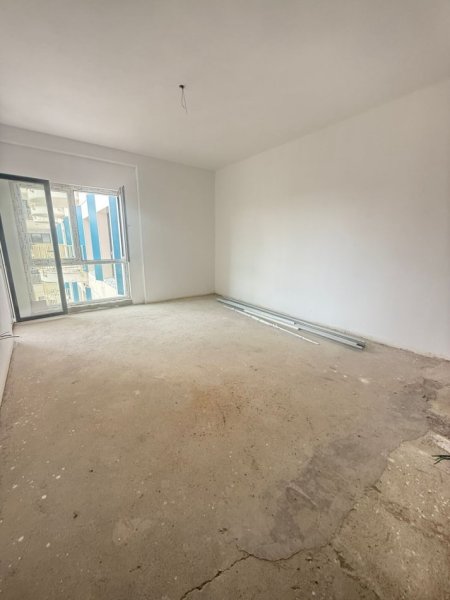 Tirane, jepet me qera apartament 1+1+Ballkon Kati 7, 60 m² 500 € (Zogu i Zi)
