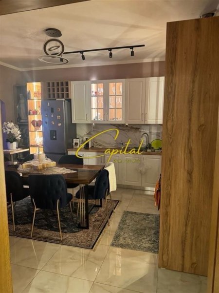 Tirane, shitet apartament 2+1 Kati 1, 185 m² 200.000 € (VASIL SHANTO)