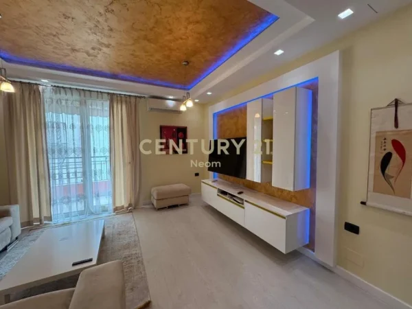 Tirane, jepet me qera apartament 2+1 Kati 5, 99 m² 850 € (Komuna Parisit)