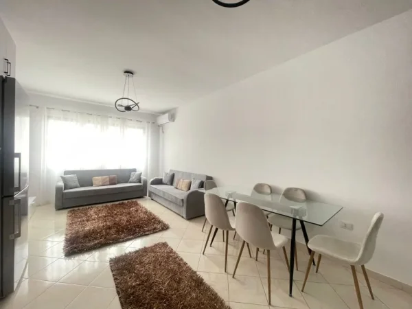 Tirane, jap me qera apartament 2+1 , 600 € 