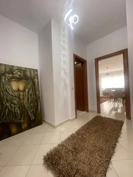 Tirane, jap me qera apartament 2+1 , 600 € 