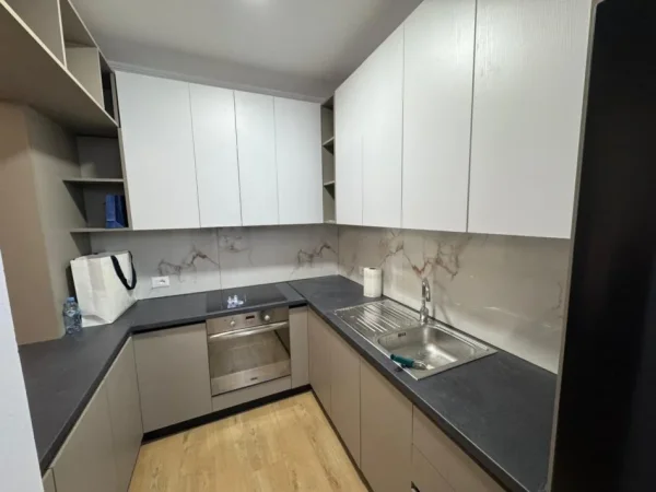 Tirane, jap me qera apartament 2+1 , 620 € 