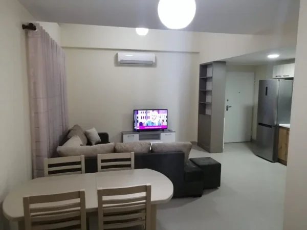 Tirane, jap me qera apartament 2+1+Ballkon Kati 3, 85 m² 450 € (Kinostudio)