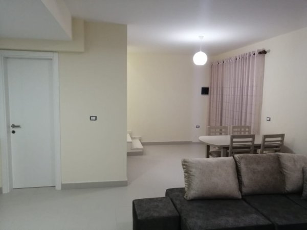 Tirane, jap me qera apartament 2+1+Ballkon Kati 3, 85 m² 450 € (Kinostudio)
