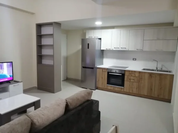 Tirane, jap me qera apartament 2+1+Ballkon Kati 3, 85 m² 450 € (Kinostudio)