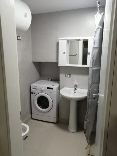 Tirane, jap me qera apartament 2+1+Ballkon Kati 3, 85 m² 450 € (Kinostudio)