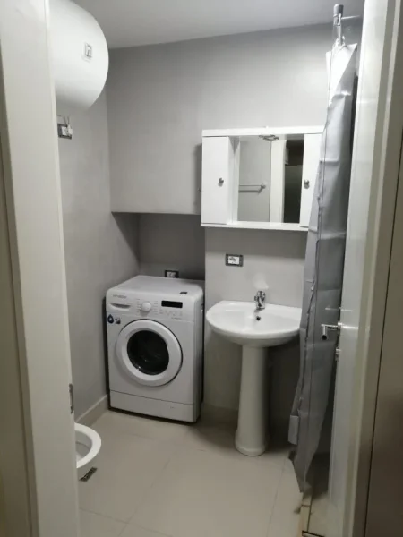Tirane, jap me qera apartament 2+1+Ballkon Kati 3, 85 m² 450 € (Kinostudio)