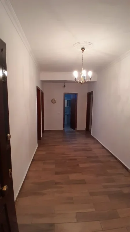 Tirane, jepet me qera apartament 3+1+Aneks+Ballkon Kati 8, 152 m² 680 € (Rr. Fortuzi prane Ministrise se drejtesise)