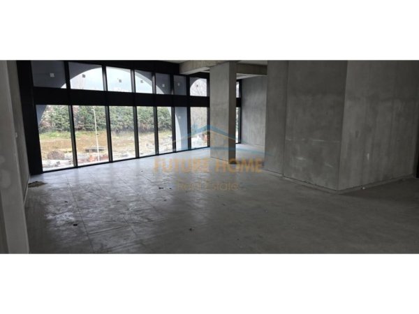 Tirane, jepet me qera dyqan Kati 1, 126 m² 1.300 € (River Residence,Unaza e Re)