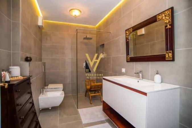 Tirane, jepet me qera apartament 3+1+Ballkon Kati 2, 140 m² 1.500 € (BLLOK)