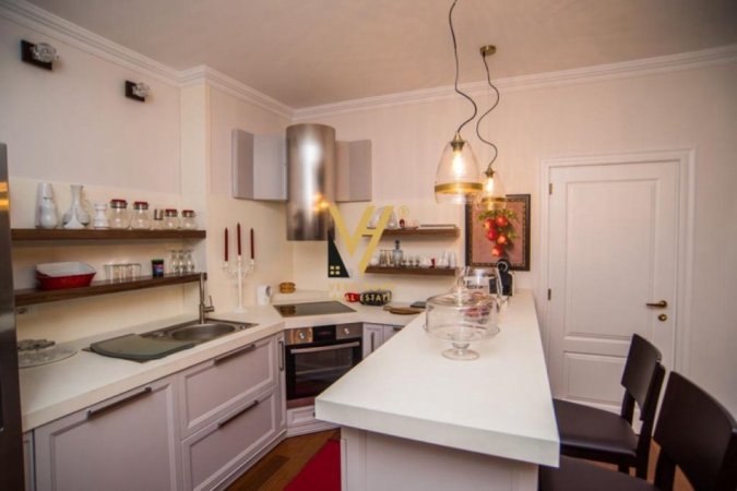 Tirane, jepet me qera apartament 3+1+Ballkon Kati 2, 140 m² 1.500 € (BLLOK)