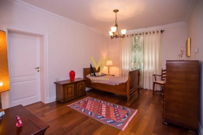 Tirane, jepet me qera apartament 3+1+Ballkon Kati 2, 140 m² 1.500 € (BLLOK)