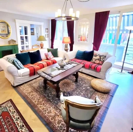 Tirane, shitet apartament 2+1 , 160 m² 