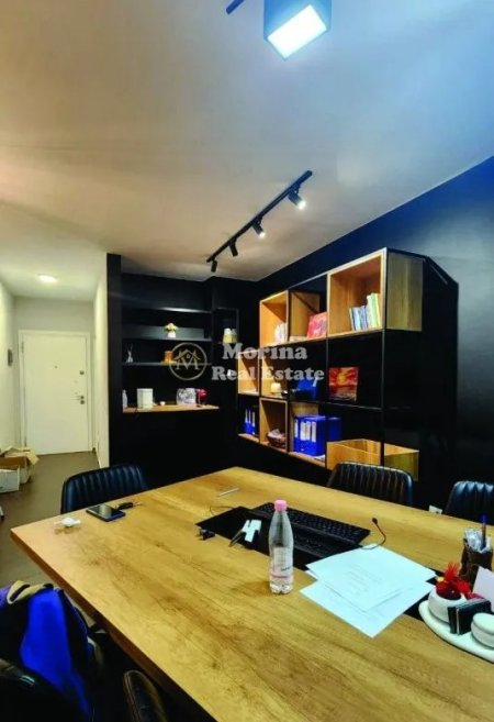 Tirane, jepet me qera ambjent biznesi Kati 1, 85 m² 850 € (Liqeni Artificial)