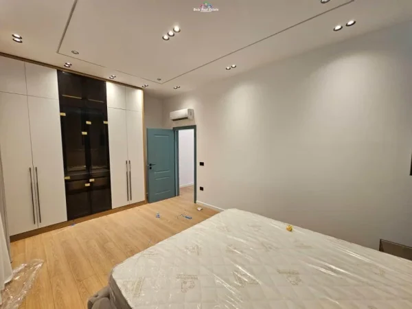 Tirane, jepet me qera apartament 2+1 Kati 1, 85 m² 900 € (kodra diellit)