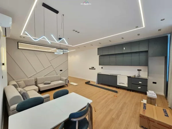 Tirane, jepet me qera apartament 2+1 Kati 1, 85 m² 900 € (kodra diellit)