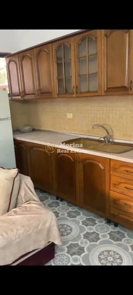 Tirane, jepet me qera shtepi 2+1 Kati 1, 65 m² 450 € (Rruga Slaudin Zorba)