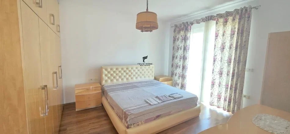 Tirane, jepet me qera apartament 3+1 Kati 1, 120 m² 700 € (FROSINA PLAKU)