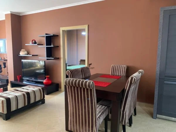 Tirane, jepet me qera apartament 3+1 Kati 4, 132 m² 800 € (ZOGU I ZI)